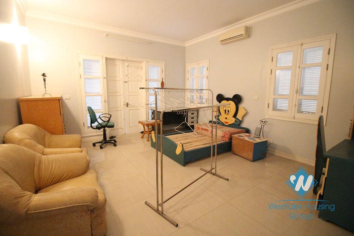 Nice and affordable 5 bebdroom villa to rent in Ciputra